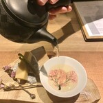 束ね重ね - 器に桜が開花します