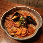 とある池袋のビストロ酒場 Bisrock - 漁師風トマトソースの生パスタ