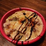 とある池袋のビストロ酒場 Bisrock - チキンのニンニクチーズ煮