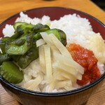 横浜家系ラーメン 一蓮家  - ライス大(緑の漬物,豆板醤,ニンニク,生姜のせ)