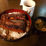 宇奈とと - うな丼５００円、ちらしサービス券による味噌汁(100円相当)無料。