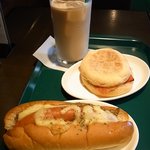 PRONTO - 2009年10月：チーズドッグとベーコンチーズマフィンとアイスカフェラテ