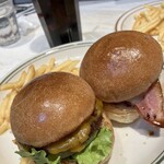 J.S.BURGERS CAFE - 