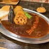 カレー コンドル - 【2023年11月】カレー＠600円、アゲヤサイ＠200円、目玉焼き＠50円、提供時。