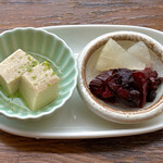 食堂とカフェ ピナータ - 高野豆腐とお漬物