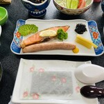 昇陽館 - ⑧朝食（鮭、ソーセージ、フキ、海苔の佃煮、焼海苔）