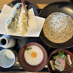 会津山都そば つつみ庵 - こちらは鴨ざる、とろろ、天ぷらのお得なセット