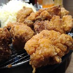 伝説のすた丼屋 - 唐揚げのアップ