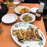 日高屋 - うちらプチ宴会（お昼ピーク時はジジババで満席）