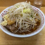 Ramen Jirou - 小900円（麺普通、野菜ニンニクアブラカラメ）