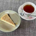 すりらんかかれー えいじま - 手作りさつまいもケーキ、セイロンティー