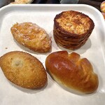 Masabakery - 料理写真:クリームドーナツ¥216内、切り株フレンチ¥216内、カレーパン¥260内、幸せのクリームパン¥227内　カレーの肉が大きくホロっとしていて美味い