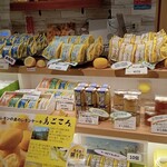 島ごころ セトダ - レモンケーキは何種類かある、他にはレモンバターやコンフィチュールやジャム、シロップなどもドリンクもあるみたい