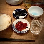 新潟加島屋 - やはり筋子が好き。いくらはどうも子どもっぽくて、って、どっちも鮭の子か、はは。空の小鉢にはこれから家の常備菜も入ります。