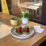 パンとエスプレッソと京と - 料理写真:焙煎抹茶ラテ、抹茶いちご大福