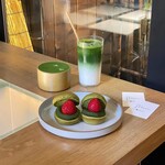 パンとエスプレッソと京と - 焙煎抹茶ラテ、抹茶いちご大福