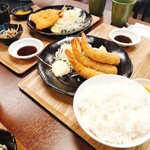 味処 魚しん - 海老フライ定食とアジフライ定食