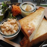 THREE TIMES COFFEE - 에그 타르타르 토스트 모닝