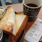 THREE TIMES COFFEE - 에그 타르타르 토스트 모닝