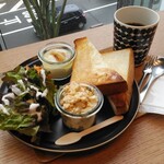 THREE TIMES COFFEE - 에그 타르타르 토스트 모닝