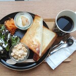 THREE TIMES COFFEE - 에그 타르타르 토스트 모닝