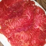焼肉 ジャンボ - 並ロース。やや筋張ってはいたが、赤身の旨味が濃厚で、タレとの相性も抜群。非常にCPの高い逸品