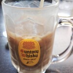 Ajiru - 食後のアイスコーヒー　｢ジョッキなのよぉーウチー。大丈夫酔わないから｣と店員さん