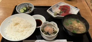 Rikyuu An - 刺身定食を注文したところ、まぐろ定食でした