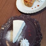 タロン カフェ - チーズケーキとアップルパイ
