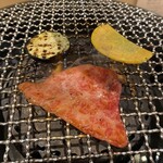 牛刺しと焼肉 仔虎 - 