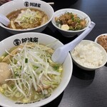 地鶏中華そば 阿波家 - AセットとDセット