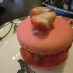 ル グリニョタージュ - イチゴのマカロンは中にもイチゴが♥