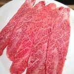 焼肉 ジャンボ - マキ。見た目はとても美しかったのですが、旨味も甘味もイマイチで、脂も少々もたれました。食感はとろけました