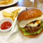 マグズカフェ - 1月限定＠もっちァレラチーズてりたまバーガー