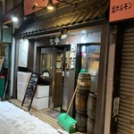 五坪 - 5坪しかない店内だけど常連さんで賑わってました♪