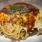 一銭洋食 - 肉玉そば(税込700円)
      ・蒸し中太麺
      ・カープソース(スパイシーで甘さ控えめ)
      ・焼き方:強く押さえる
      ・焼き上がりの形:綺麗な焼き上がり
      ・鉄板皿又はお皿で食べる