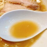 梨子麺堂 - スープは見た目は薄めだけど味はしっかり