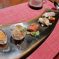 中国料理柳城 - 魚介と焼き物入り五種オードヴル