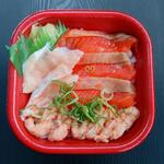 旬海鮮 丼丸 - サーモンづくし丼 (税込)594円 ※開封後 (2024.03.08)