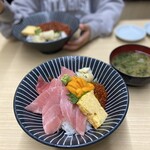 つきじ かんの - 中トロ入り三種盛丼