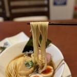 酒肴場 屯 - 三河屋の細ストレート麺はツルパツの良い食感