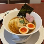 酒肴場 屯 - 津軽煮干し中華蕎麦（味玉入り）¥950、海鮮丼¥500