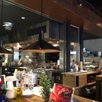 キハチ - 2014/02 オープンキッチン：オープンキッチンでも、これほどキッチンの中が丸見えなのは珍しいのだ