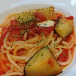 ソムリエカフェ リーフ - 茄子のなんちゃらの？トマトパスタ