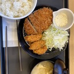 松のや - ロースかつ&カキフライ定食　税込980円　　カキフライはシーズン終了間際の増量セールで1個増量中