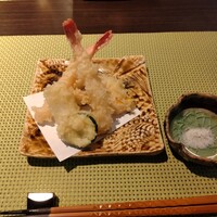 伊な勢 - 天ぷら(海老2匹、女鯒2切れ、かぼちゃ等野菜数種)