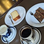 喫茶 吉野 - 友人はパウンドケーキとウインナーコーヒー。パウンドケーキ、これもめっちゃ美味しかったです。（ひとくちもらった）バター感、あとシロップかな?なんかジューシーだった!（笑）