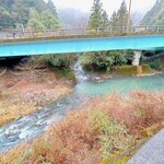 谷川米穀店 - 川沿いなので
これもまた雰囲気のうち