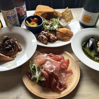 素材と手作りにこだわった50種類以上のアラカルトメニュー♪