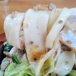 びしゃもん - 注文を受けてから茹で始める平打うどん
            モチモチ食感